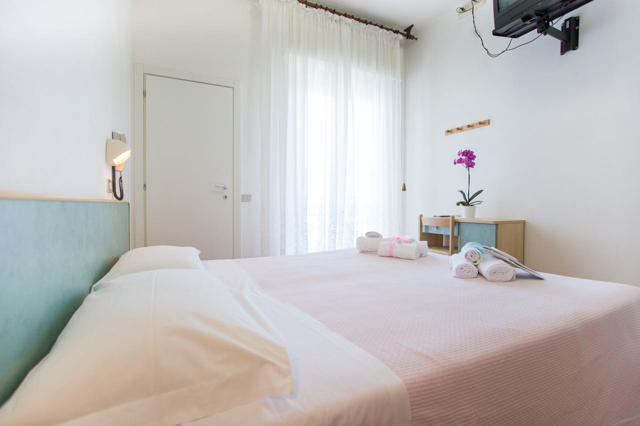 Hotel Villa Vera Ріміні Екстер'єр фото