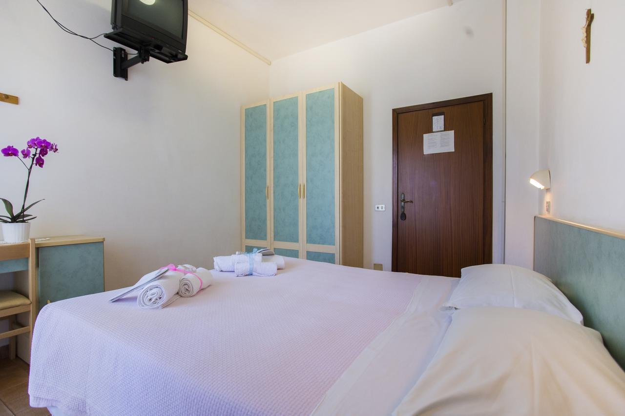 Hotel Villa Vera Ріміні Екстер'єр фото