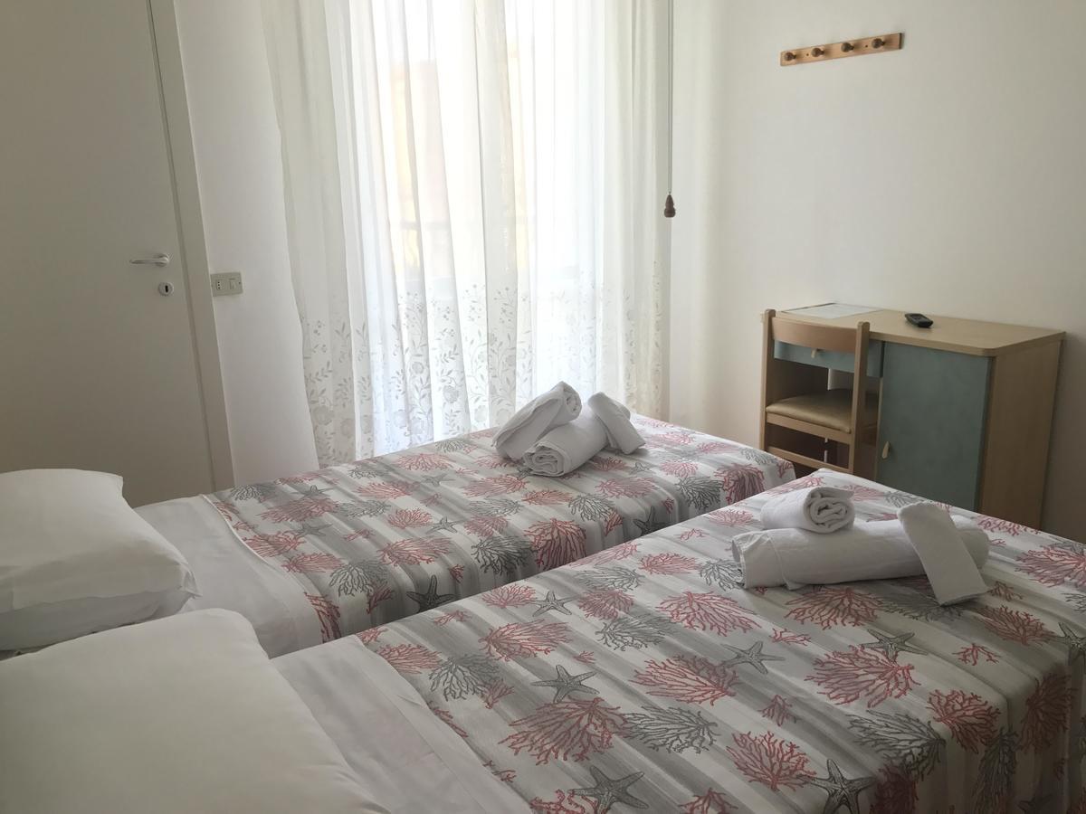 Hotel Villa Vera Ріміні Екстер'єр фото