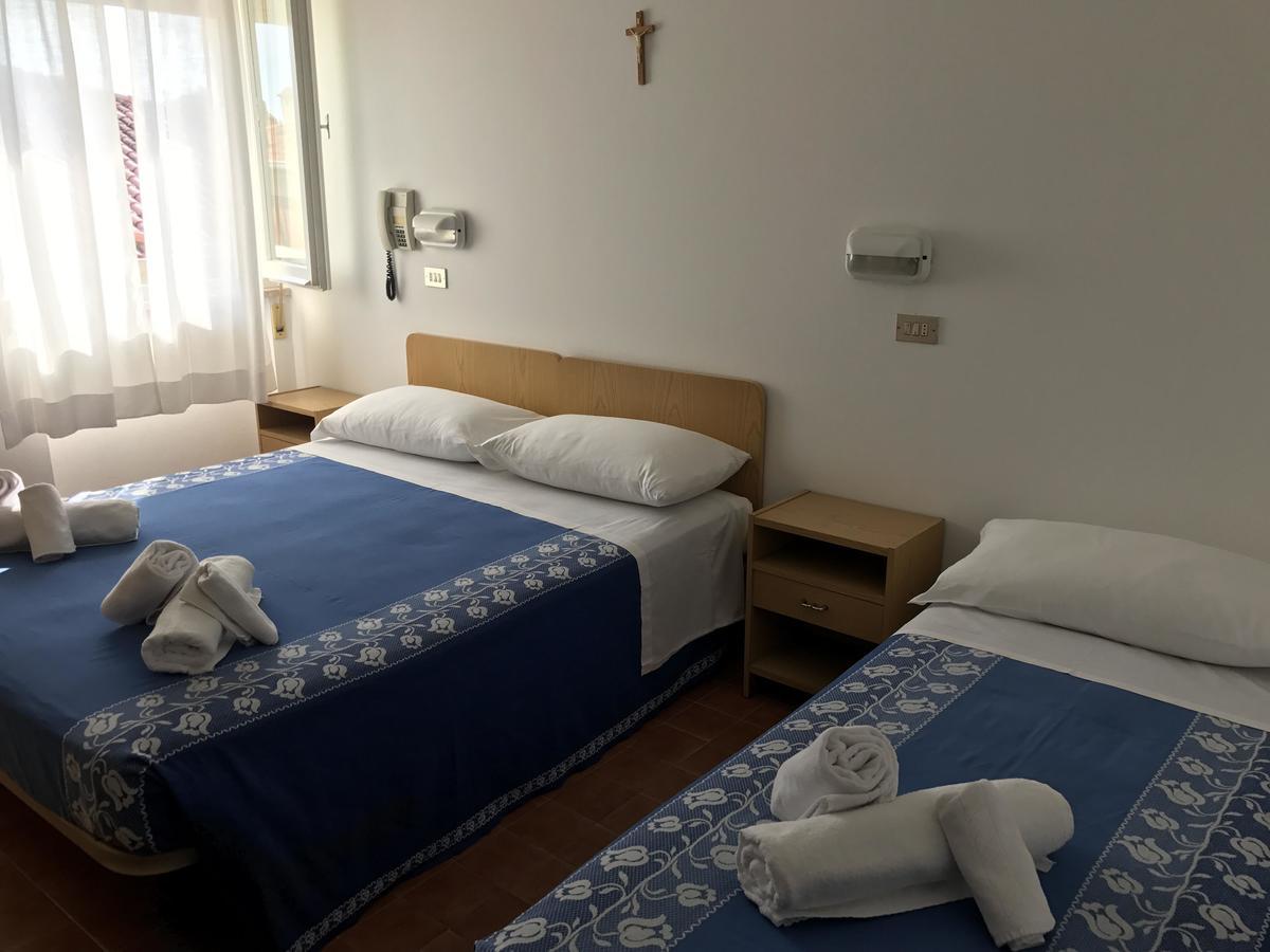 Hotel Villa Vera Ріміні Екстер'єр фото